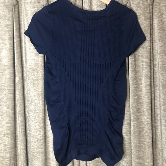 Athleta Blue Short Sleeve Rouched Compression Athletic Top Size Extra Small - Picture 7 of 11